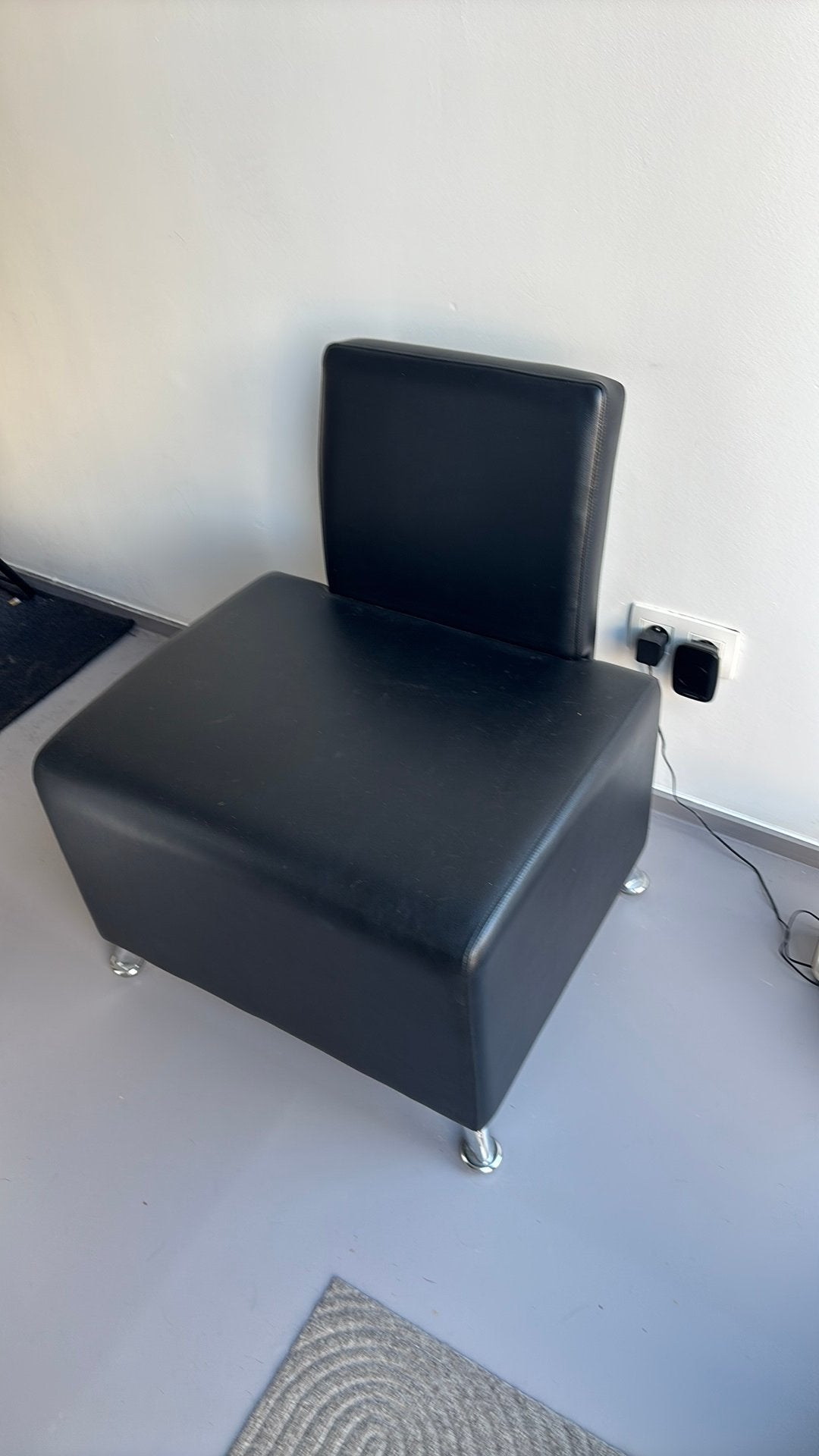 Chaise en cuir de 65 cm de large, Enlèvement, Comme neuf