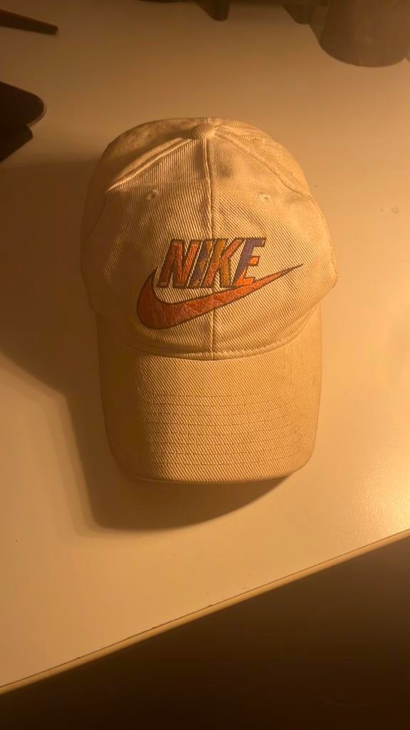 Het is een oudere nike cap uit ongeveer de late jare 90, Ophalen of Verzenden, Gedragen, One size fits all, Pet