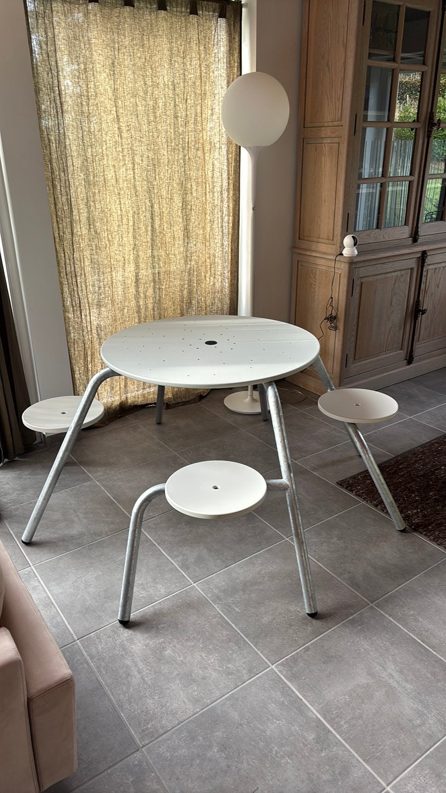 EXTREMIS-virustafel 4 stoelen, Ophalen, 150 tot 200 cm, Rond, 150 tot 200 cm