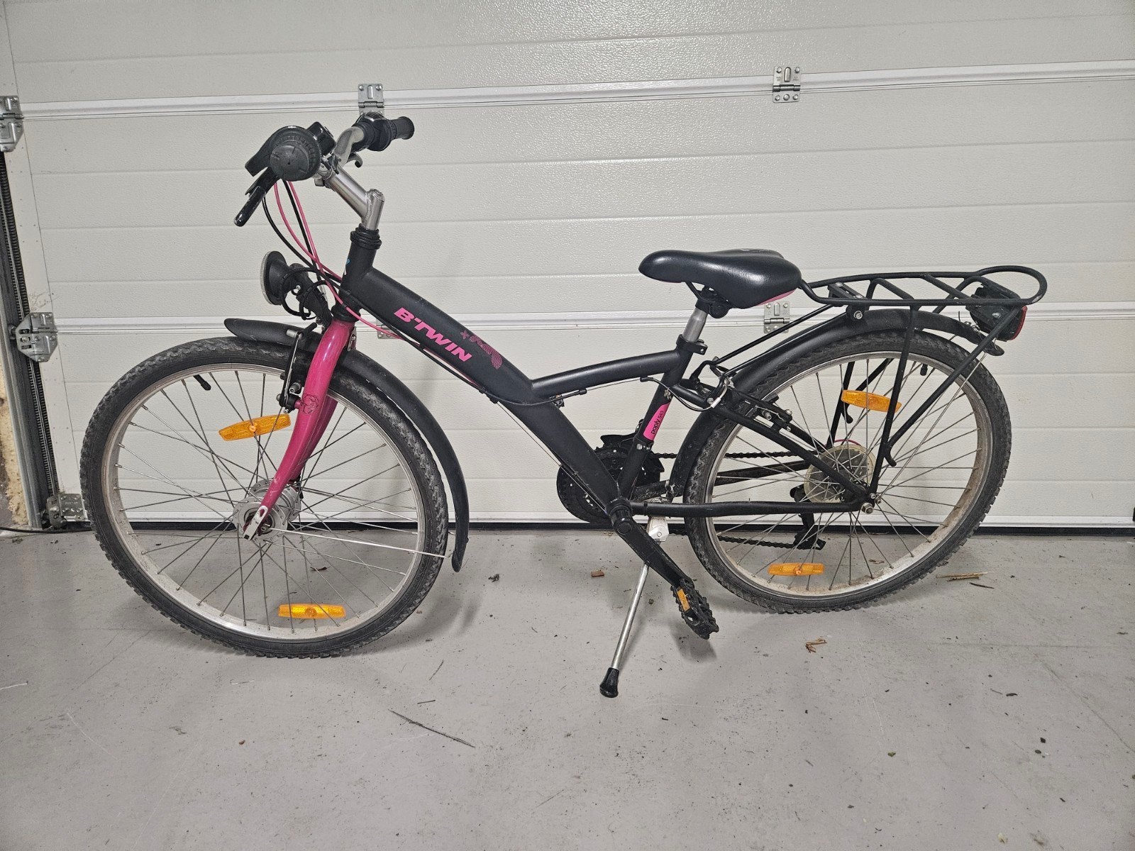 B Twin Kinderfiets 24inch, Fietsen en Brommers, Fietsen | Kinderfietsjes, Ophalen, 20 inch of meer, Gebruikt, Velgrem