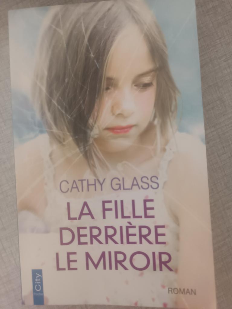 Cathy Glass la fille derrière le miroir (neuf), Boeken, Ophalen, Nieuw