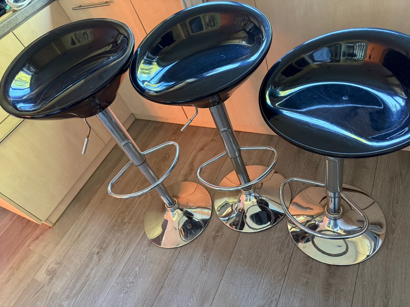 Set van 3 barstoelen, 3 krukken, Ophalen, Gebruikt, In hoogte verstelbaar