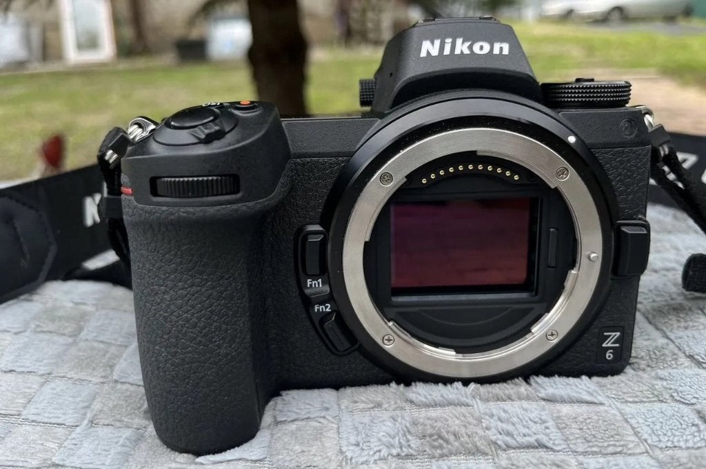 Nikon Z6 + nikkor Z 50mm f/1.8 S, Ingebouwde flitser, Lensdop, Ophalen of Verzenden, Zo goed als nieuw