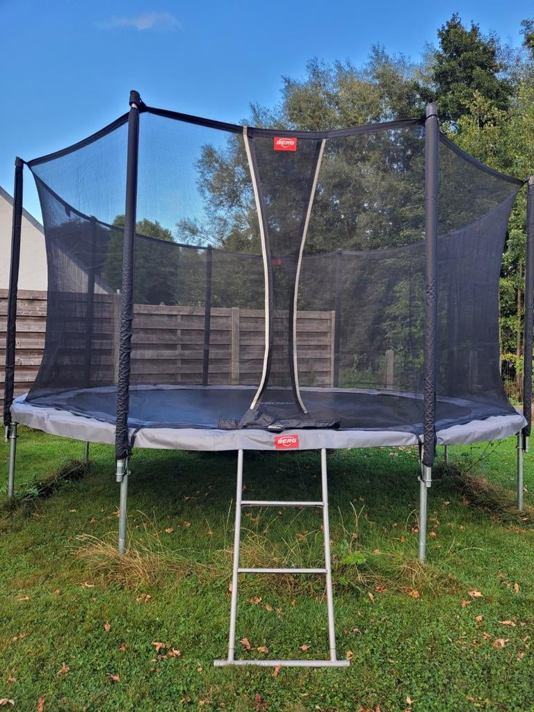 Berg trampoline + veiligheidsnet (nog geen 4 jaar oud), Ophalen, Zo goed als nieuw