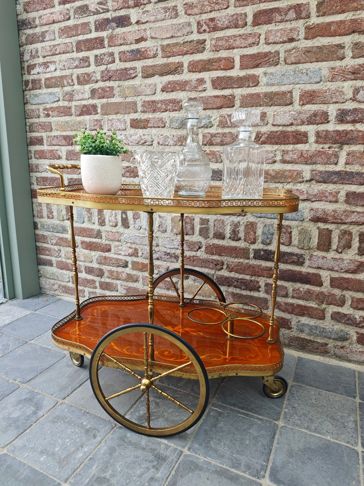Desserte bar, Enlèvement