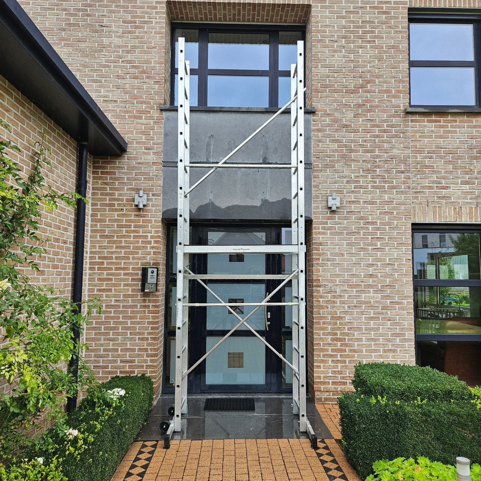 Échafaudage mobile Stelling en aluminium., Enlèvement, Comme neuf, Échafaudage fixe ou roulant, 2 à 5 mètres