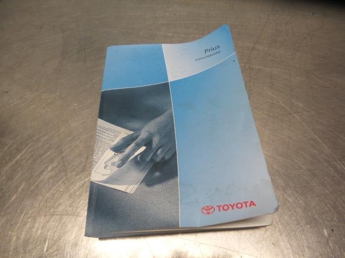 Instructie Boekje van een Toyota Prius (Prius 04-), Gebruikt, -, -, Ophalen of Verzenden
