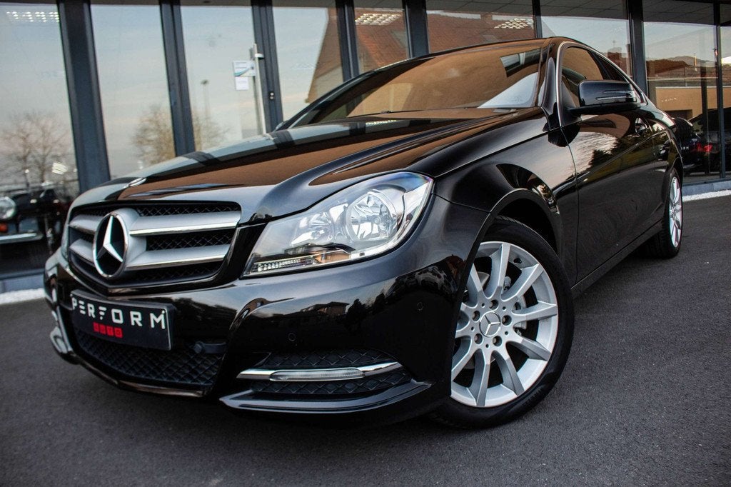 Mercedes-Benz C 220 d COUPÉ*AMG LINE*AUTOMAAT*NAVI*NIEUWSTA, Auto's, Mercedes-Benz, Automaat, Gebruikt, Zwart, 2100 kg