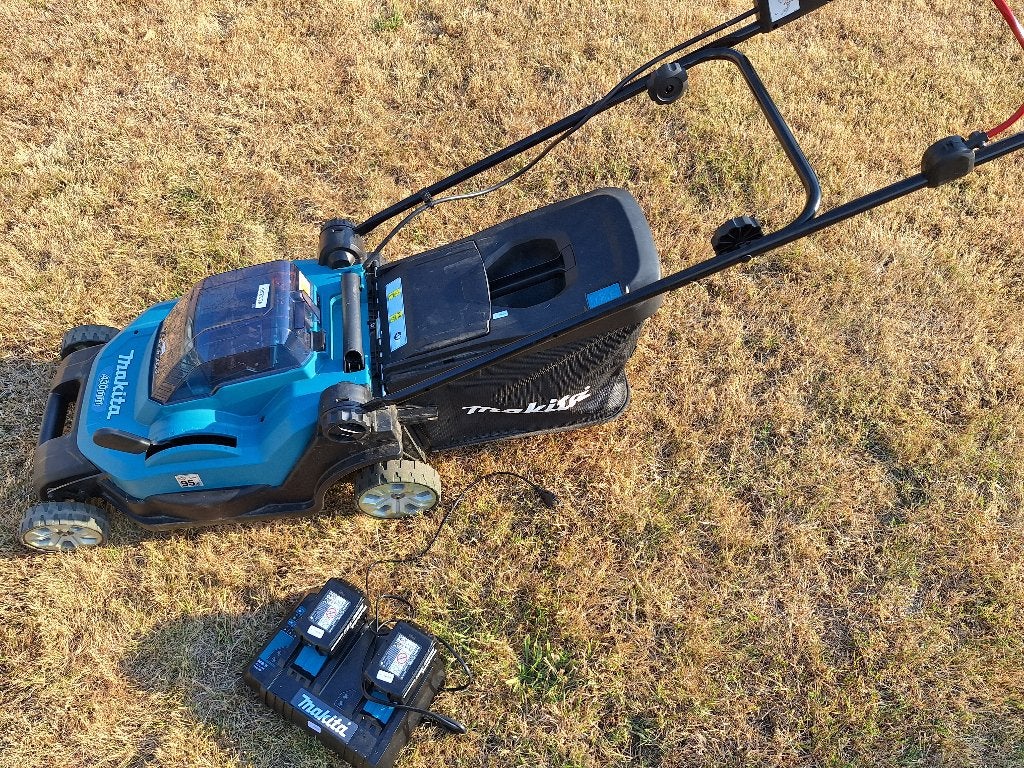 Makita grasmachine accu met oplader, Ophalen, Cirkelmaaier, Accu-grasmaaier, Zo goed als nieuw