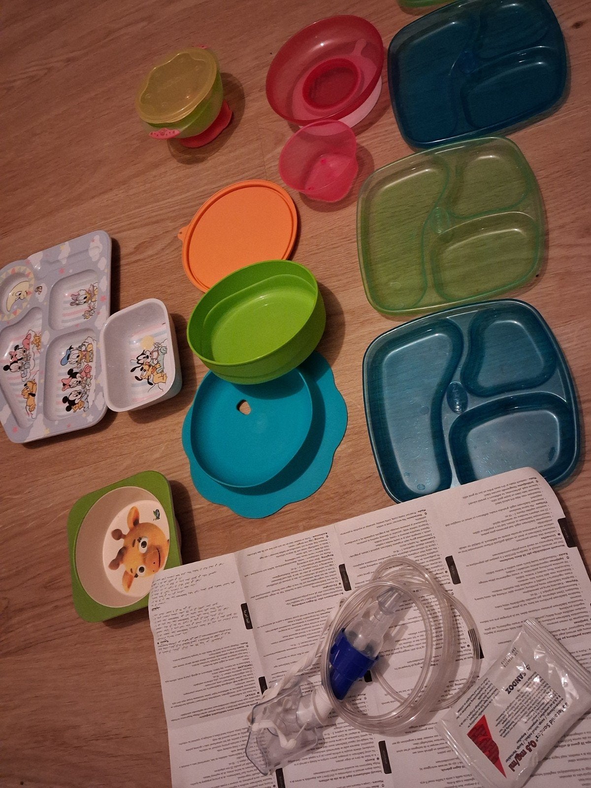 Assiettes, bols, tupperware et aérosol pour enfants, Enlèvement, Comme neuf, Autres types