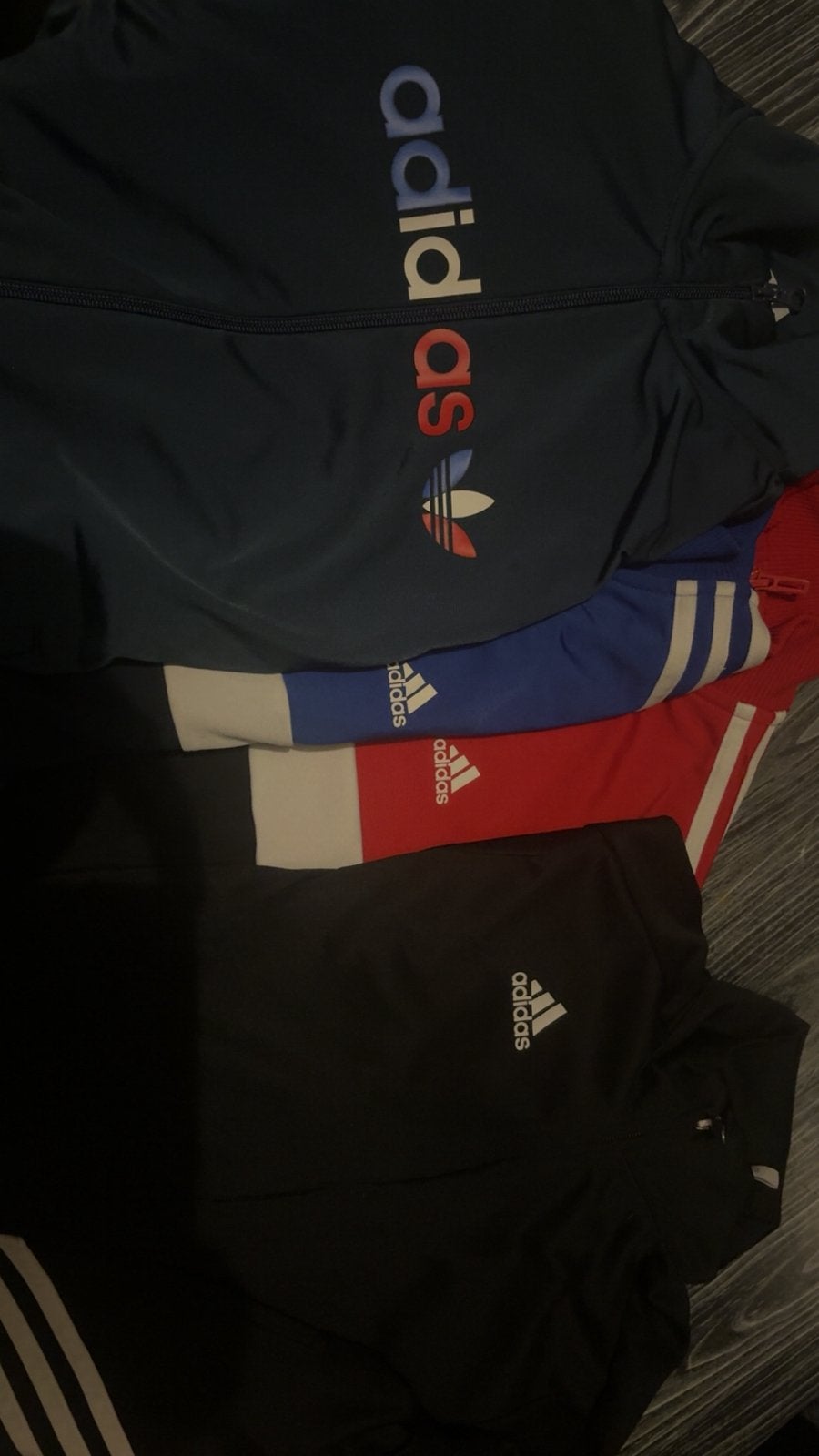 Lot de haut adidias et 1 emsemble nike, Enlèvement ou Envoi, Comme neuf