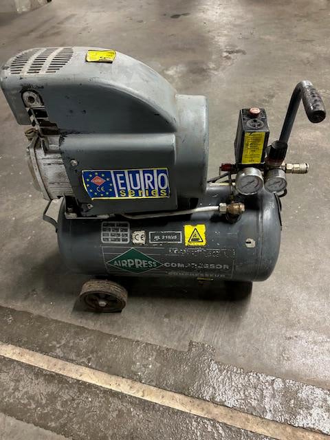 Persluchtcompressor Airless, Doe-het-zelf en Bouw, Compressors, Ophalen, Gebruikt, 6 tot 10 bar, 200 tot 400 liter/min