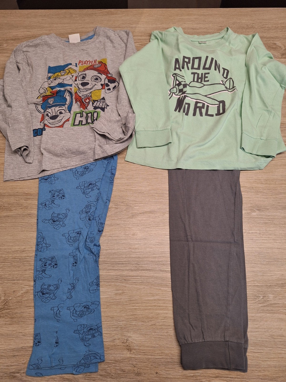 pyjama's jongens maat 122, Enfants & Bébés, Vêtements enfant | Taille 122, Enlèvement ou Envoi, Comme neuf, Garçon, Vêtements de nuit ou Sous-vêtements