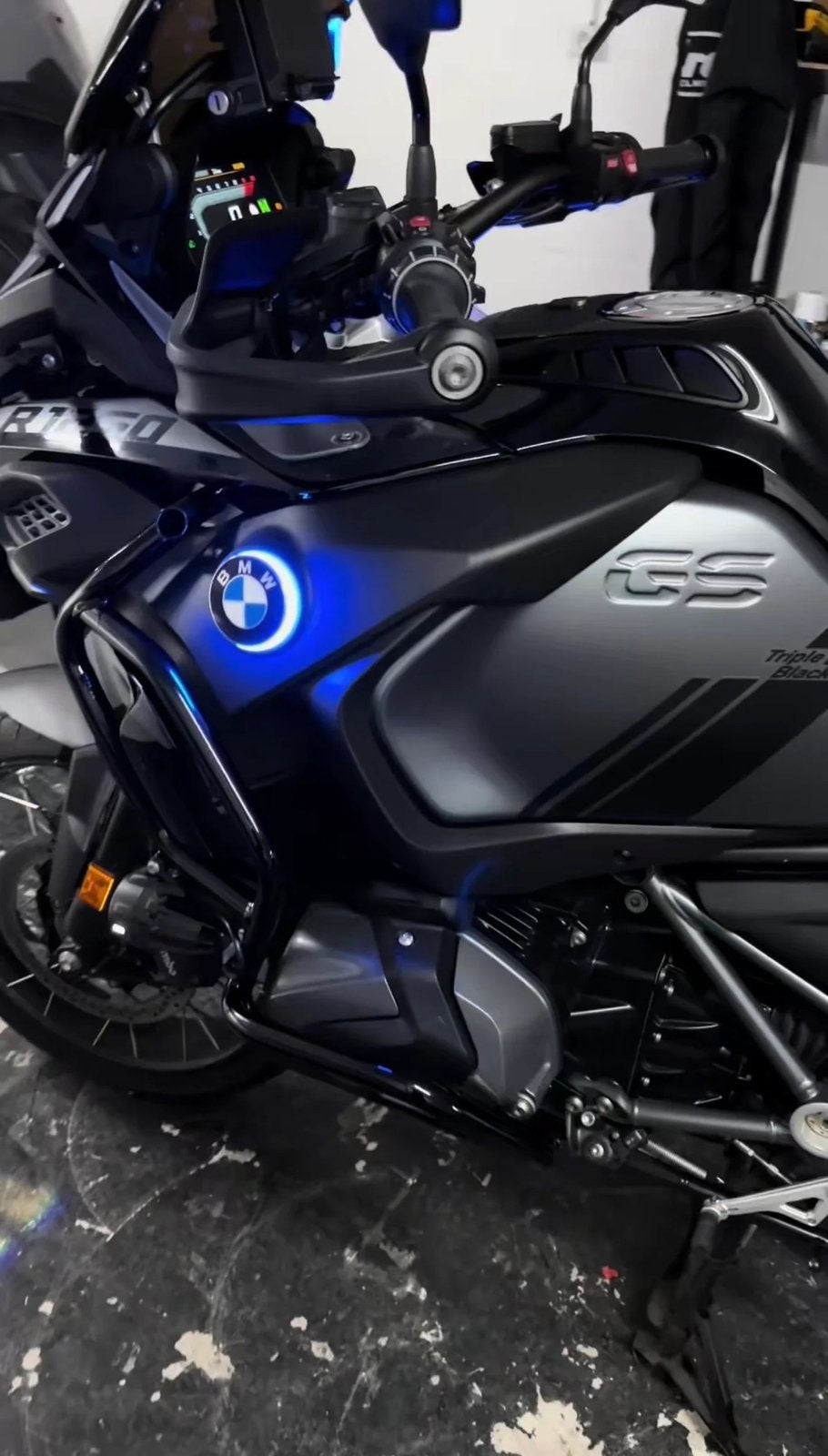 KIT LED LOGO led BMW RGB EMBLÈMES DE RÉSERVOIR Ø70 MM – NEUF, Motos, Envoi
