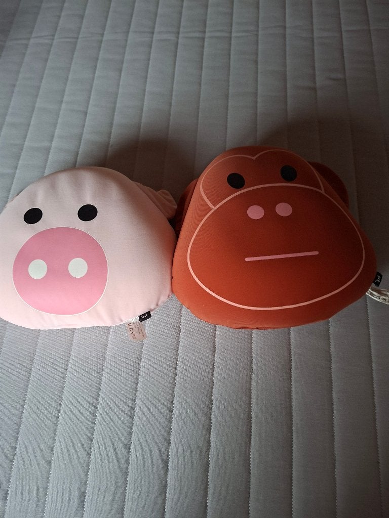 Knuffelkussen varken en aap, Kinderen en Baby's, Speelgoed | Knuffels en Pluche, Ophalen of Verzenden, Zo goed als nieuw, Bruin