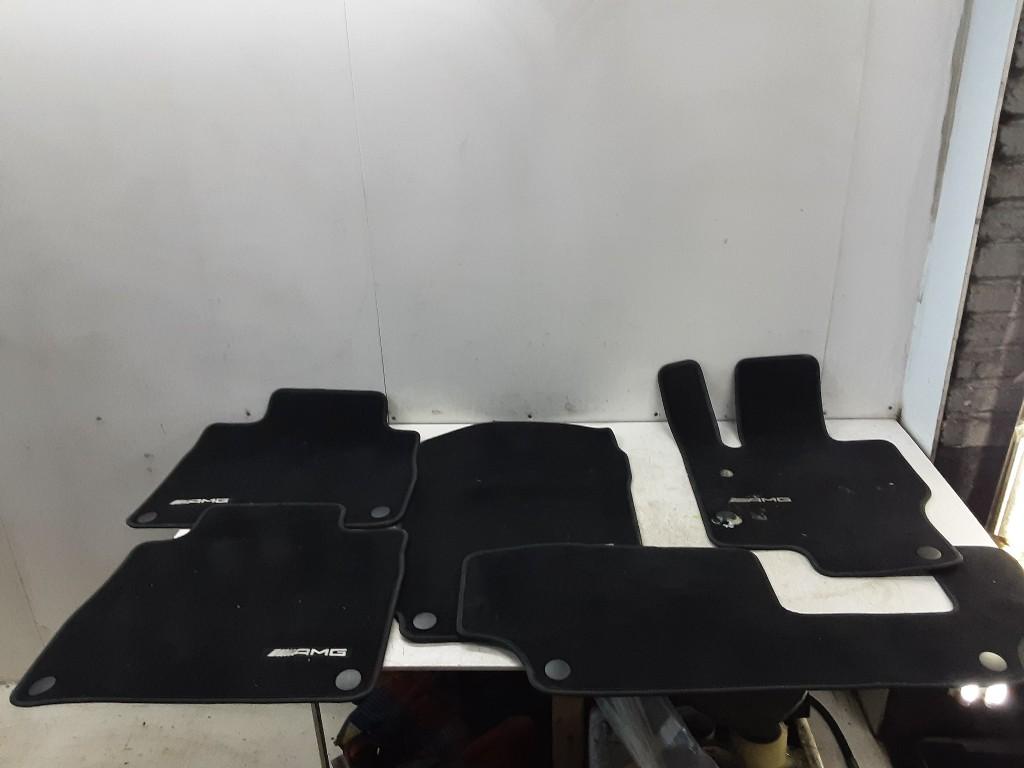 JEU DE TAPIS Mercedes-Benz GLE (V167) (01-2018/05-2021), Mercedes-Benz, Mevr. I. Hauben, Utilisé, Rue de l'Espoir 34 34
4030  GRIVEGNÉE, BE