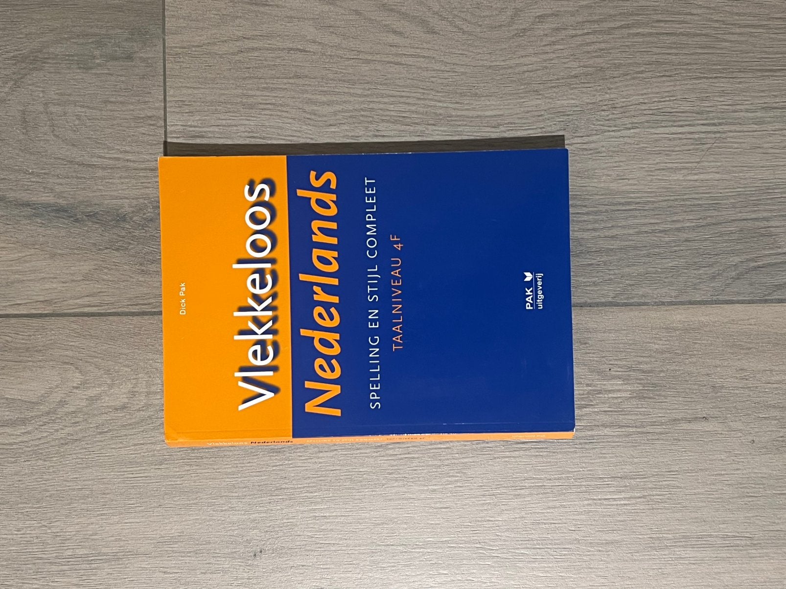 Vlekkenloos Nederlands, Enlèvement ou Envoi, Néerlandais, Dick Pak