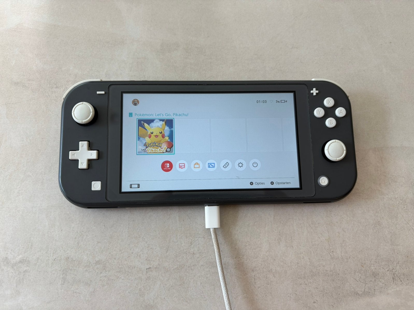 Nitendo switch Lite met Pokémon lets go pikachu, Ophalen of Verzenden, Zo goed als nieuw