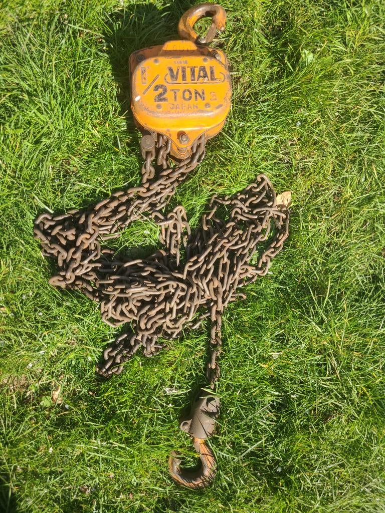 kettingtakel van het merk Vital (1/2 ton), Ophalen