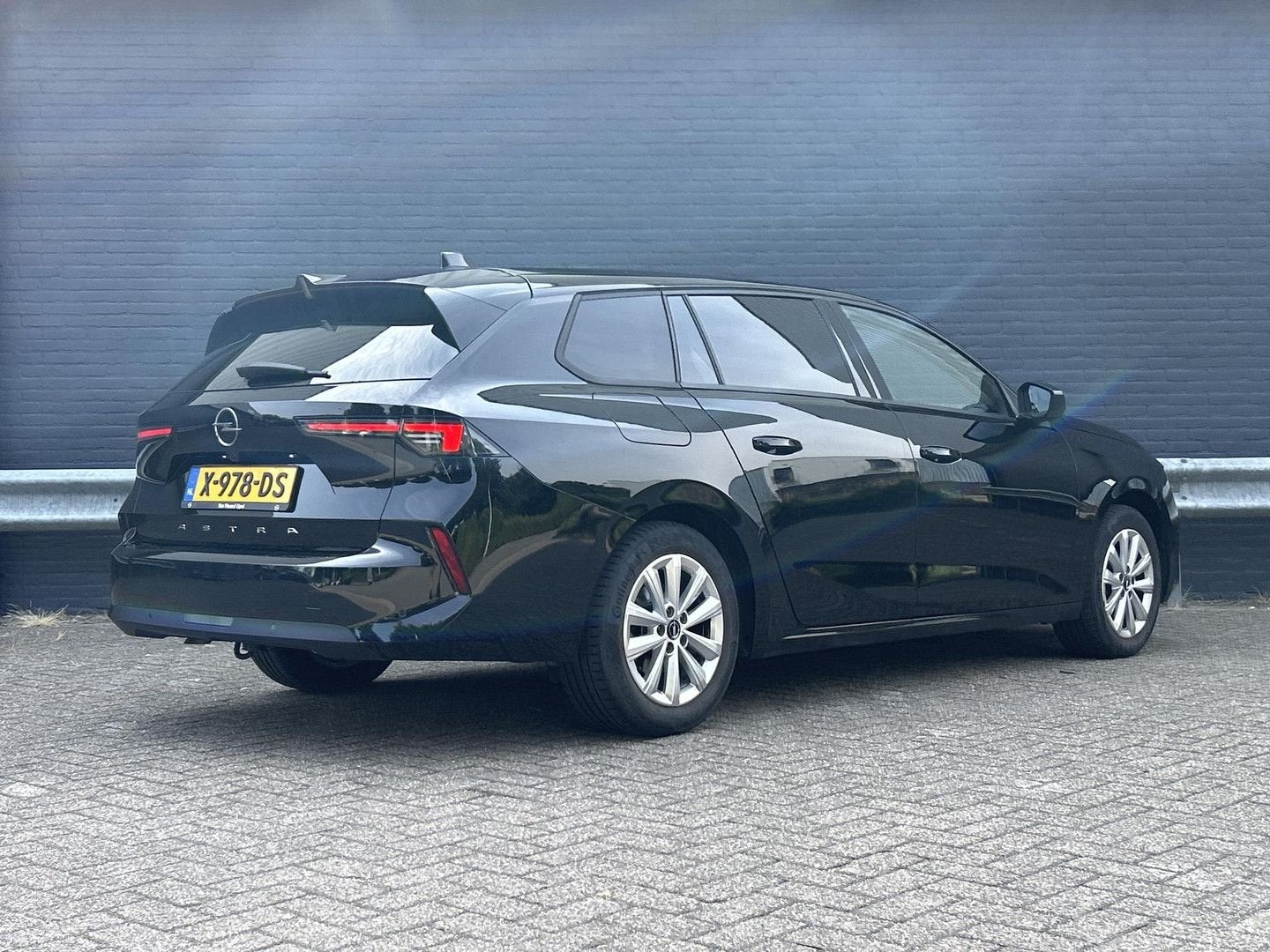 Opel Astra Sports Tourer 1.2 Business Edition | € 8.900,- NE, Navigatiesysteem, Zwart, Astra, 126 g/km