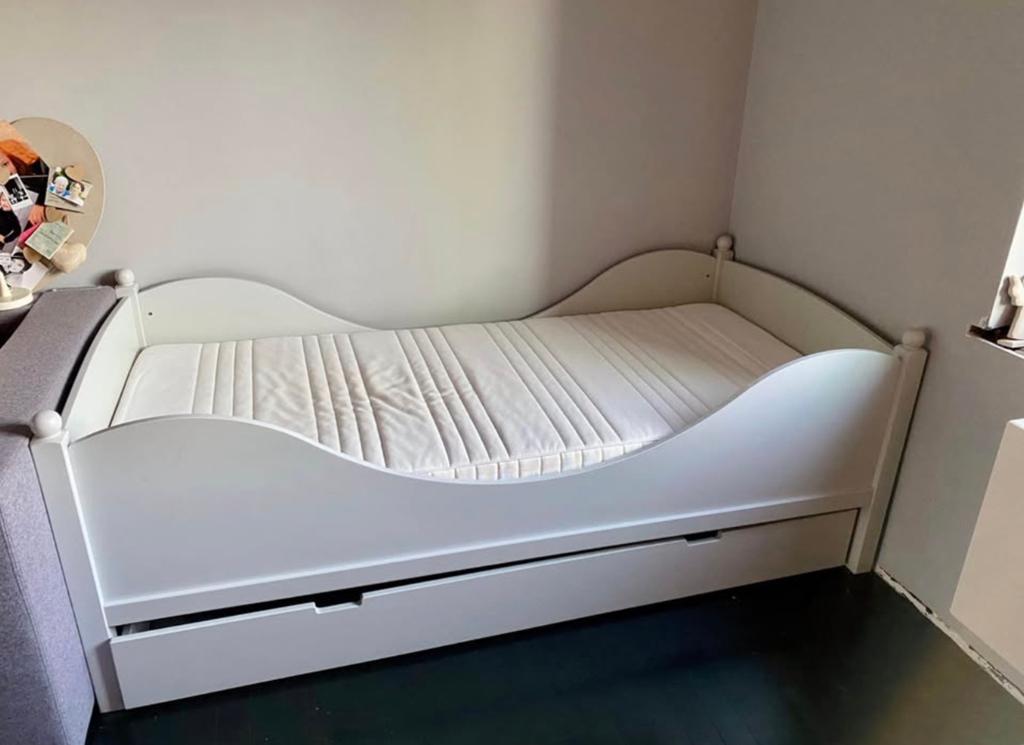 Lit bateau+sommier AMPM, bois massif gris clair ~205x99x75cm, 85 à 100 cm, Sommier à lattes, Enlèvement, 180 cm ou plus
