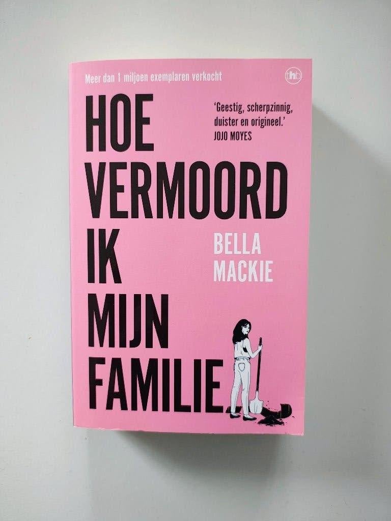 Hoe vermoord ik mijn familie (Bella Mackie), Boeken, Ophalen of Verzenden, Zo goed als nieuw