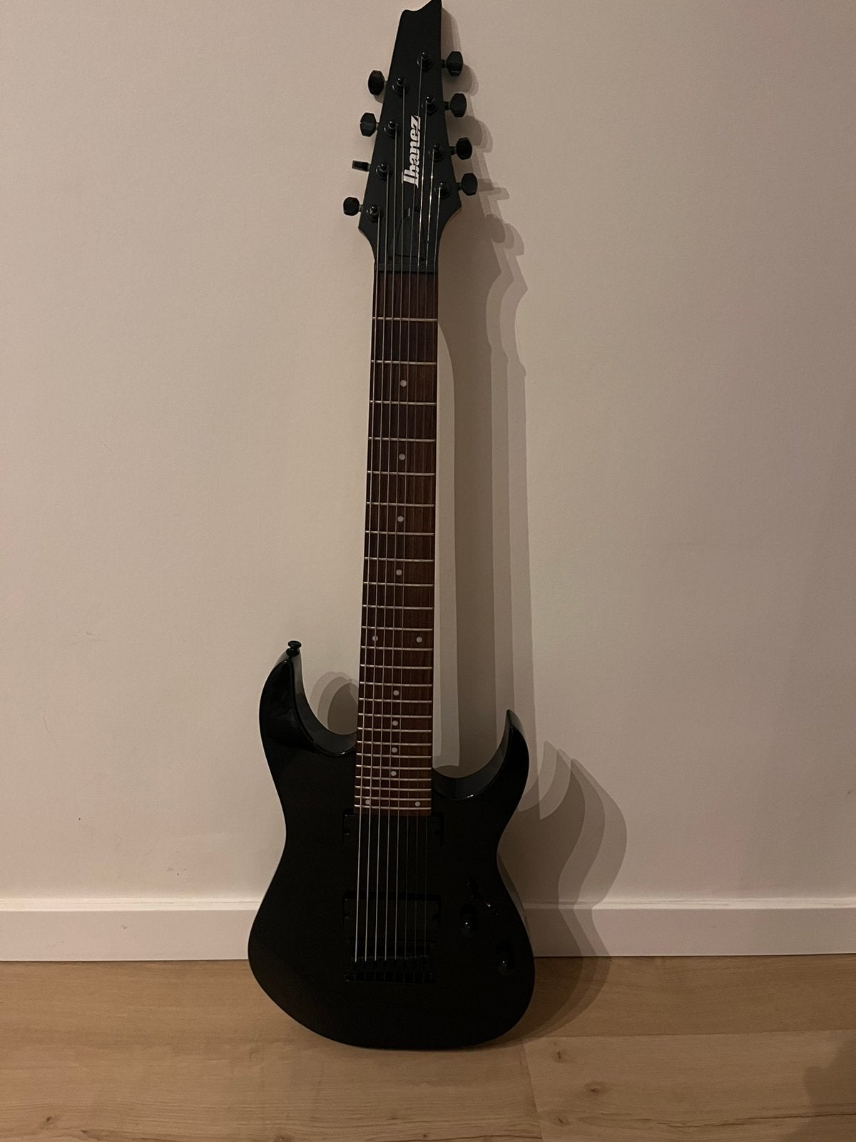 Ibanez electrische gitaar - 8 snaren RG-8 in nieuwstaat, Musique & Instruments, Enlèvement, Comme neuf, Ibanez