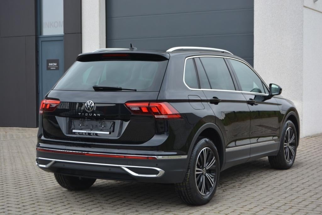 VW Tiguan eHybrid 1.4 Elegance 245PK Matrix LED/Navi/M: 2023, Auto's, 4 cilinders, Zwart, Lichtsensor, Bedrijf