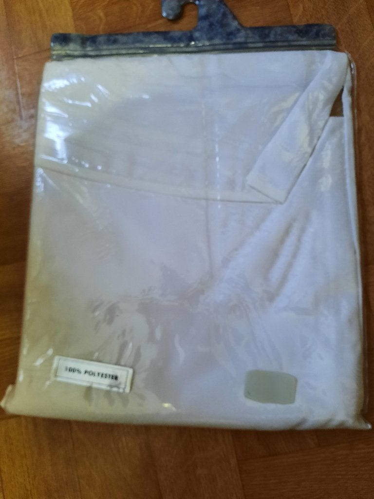 nieuw wit tafelkleed voor grote eettafel 100% poleyster, Huis en Inrichting, Nieuw, Ophalen of Verzenden, Afwasbaar, Wit