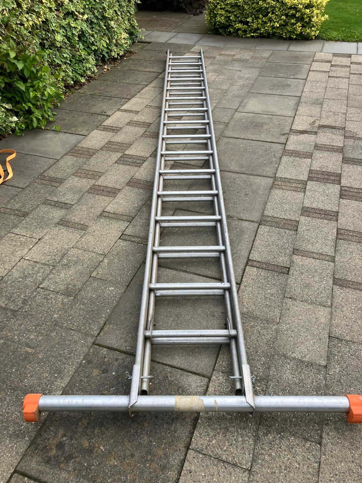 Schuifladder 32 sporten., Doe-het-zelf en Bouw, Ladders en Trappen, Ophalen, Gebruikt, Ladder, Opvouwbaar of Inschuifbaar