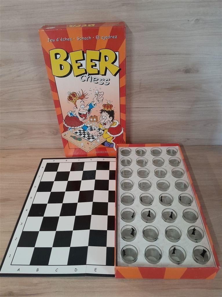 Beer Chess - Schaak spel met glaasjes - s5379, Hobby en Vrije tijd, Gezelschapsspellen | Bordspellen, Verzenden, Zo goed als nieuw