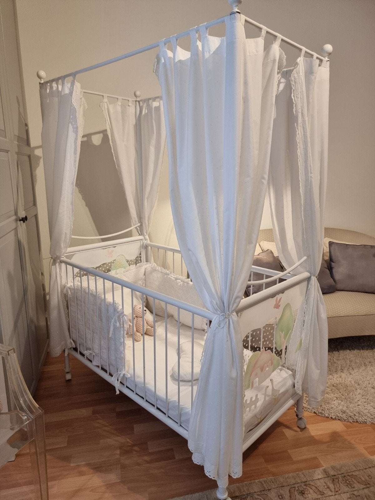Splendide lit baldaquin enf/bébé métal roulettes+accessoires, Enlèvement, Matelas
