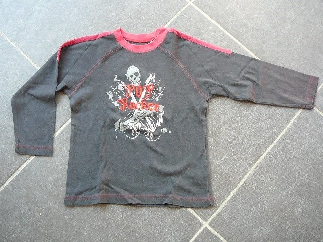 zwart-rode trui Pop Rocker (gitaar), Kinderen en Baby's, Kinderkleding | Maat 122, Ophalen of Verzenden, Gebruikt, Jongen, Trui of Vest