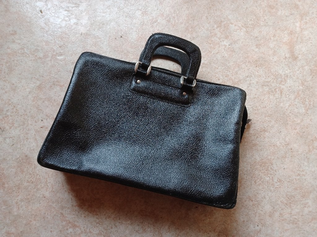Mooie zwarte lederen tas in zeer goede staat, Ophalen, Zwart, Aktetas of Boekentas, Zo goed als nieuw