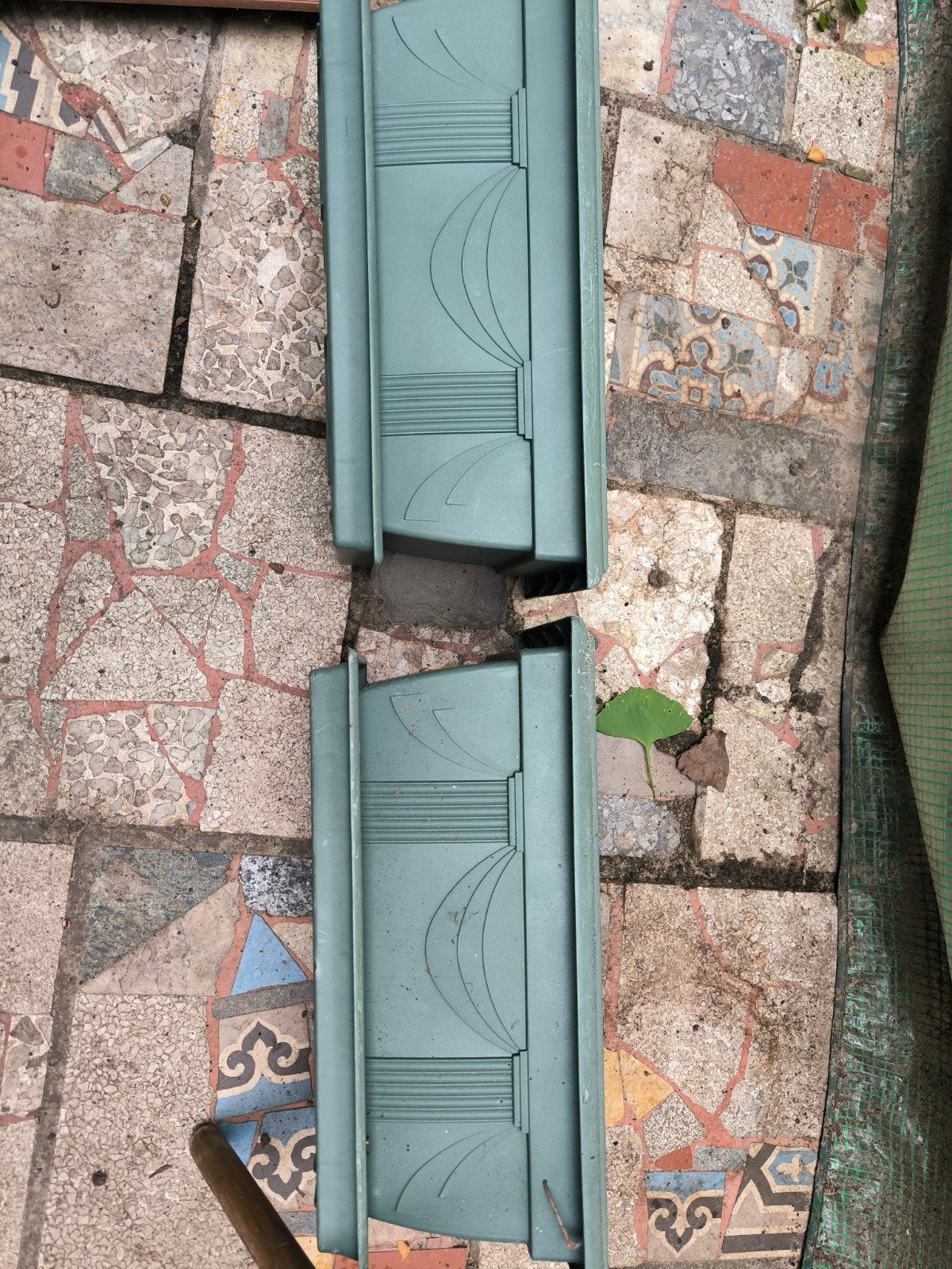 2 bloembakken groen met onderschotel, Ophalen