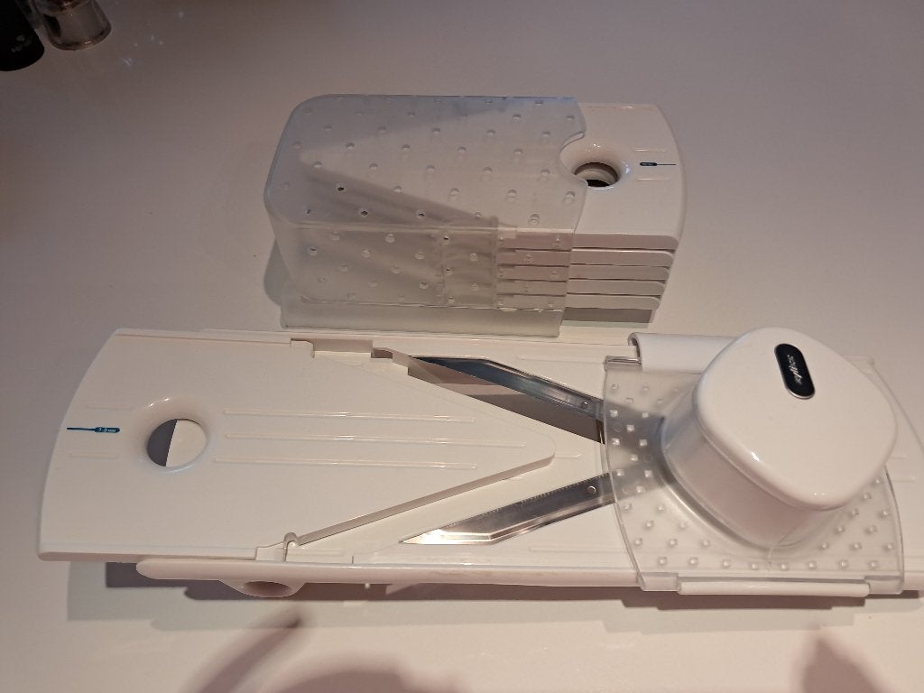 Zyliss mandoline groentesnijder, Kunststof, Ophalen of Verzenden, Zo goed als nieuw, Snijmachine