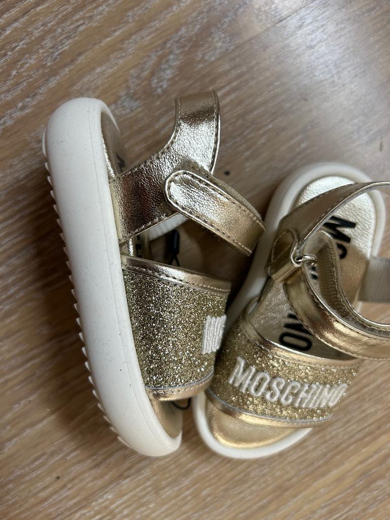 Moschino gouden sandaaltjes 167 euro, Kinderen en Baby's, Verzenden, Nieuw