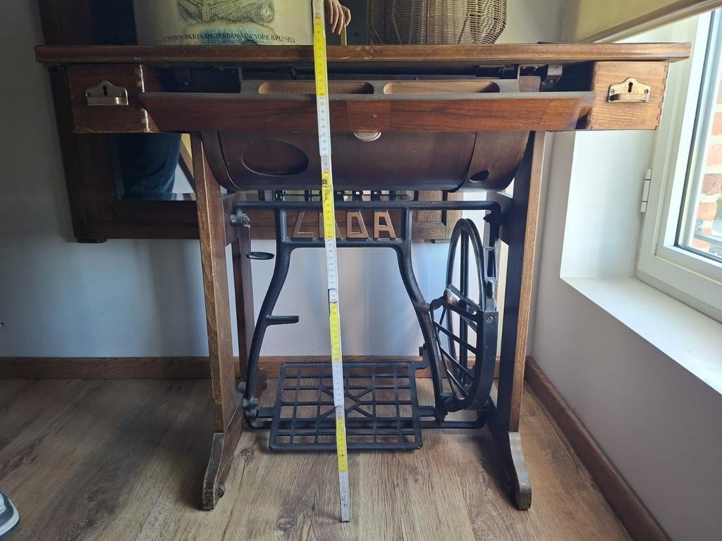 Werkend oud lada naaimachine, Antiek en Kunst, Ophalen