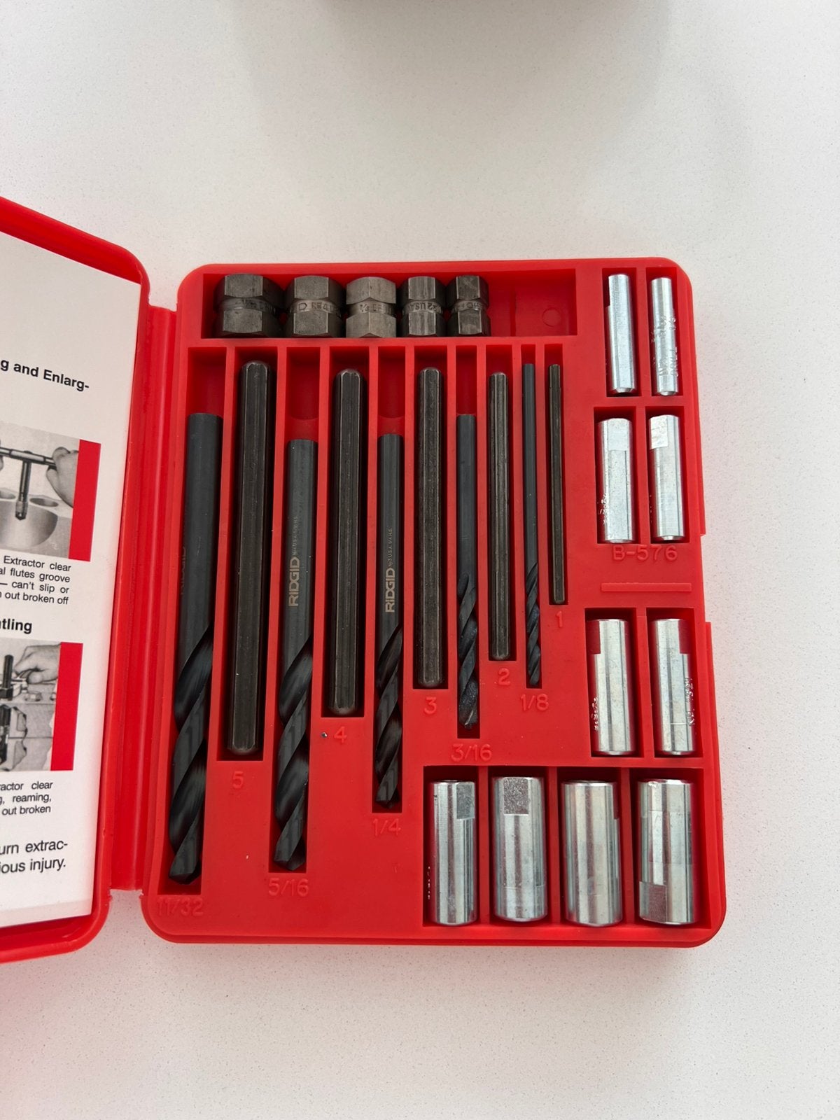 Materiel usinage boite mèches tarauds extracteurs vis ect, Enlèvement, Neuf