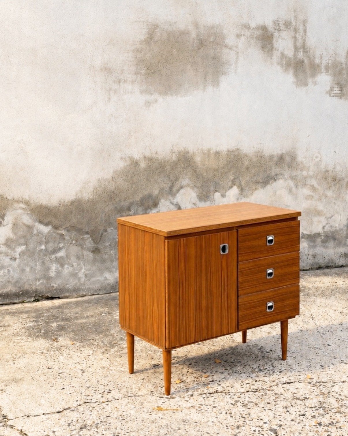 Armoire vintage du milieu du siècle, Antiquités & Art, Enlèvement ou Envoi