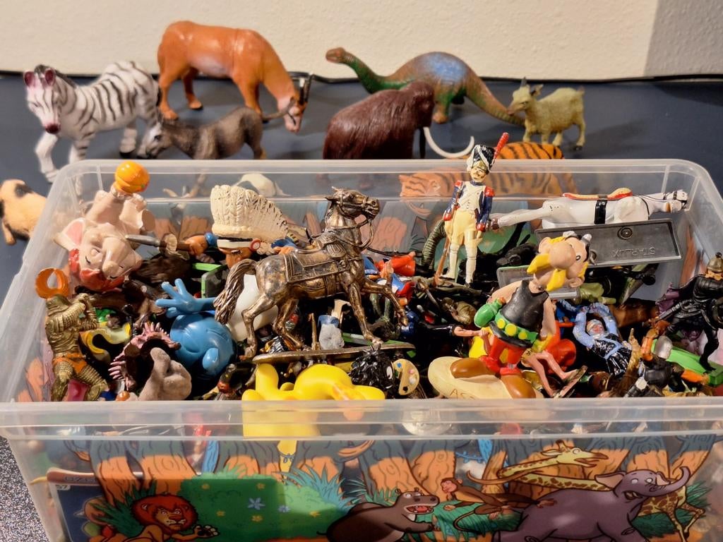 Lot de personages et animaux, Enfants & Bébés, Jouets | Figurines, Enlèvement