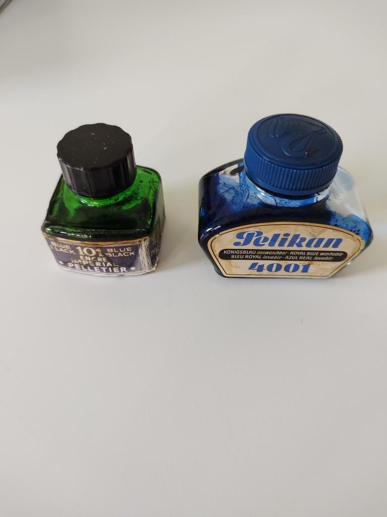 Oude inktpotjes pelikaan met bakkeliet dop , bod per item, Ophalen of Verzenden