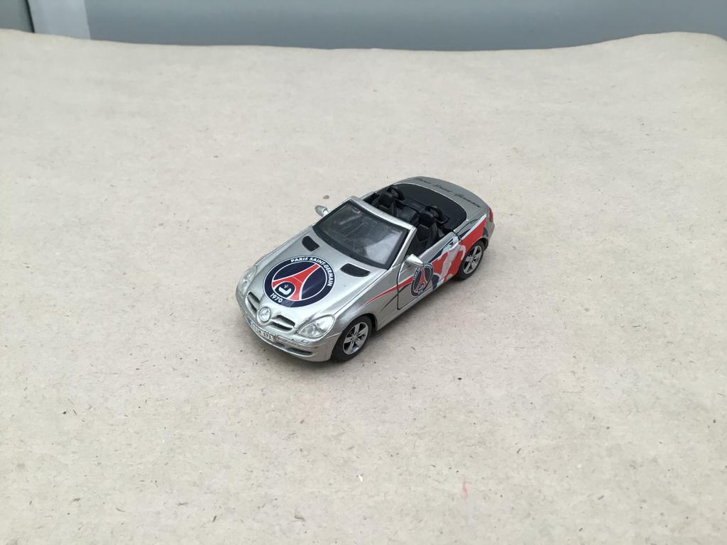 Voiture miniature Paris Saint Germain Mercedes Benz Maisto, Enlèvement ou Envoi, Comme neuf, Voiture