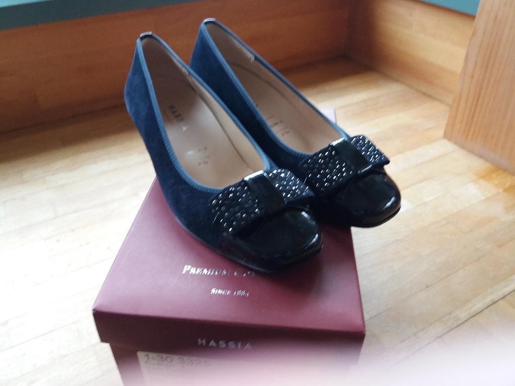 ELEGANTE NIEUWE DAMESPUMP - merk HASSIA - maat 36, Schoenen met lage hakken, Blauw, Nieuw, Ophalen