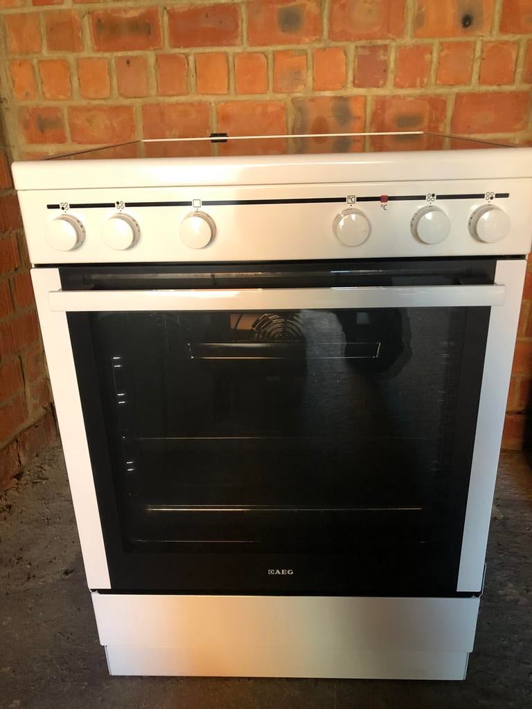 Elektrisch fornuis met oven., Ophalen, Zo goed als nieuw, Elektrisch