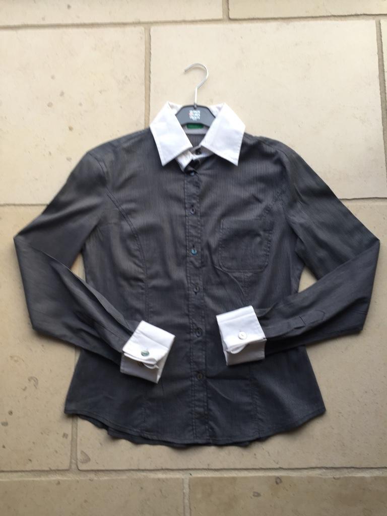 Chemisier femme gris/gris clair avec col/manchette blanc,Med, Taille 38/40 (M), Gris, Enlèvement ou Envoi, United colors of benetton