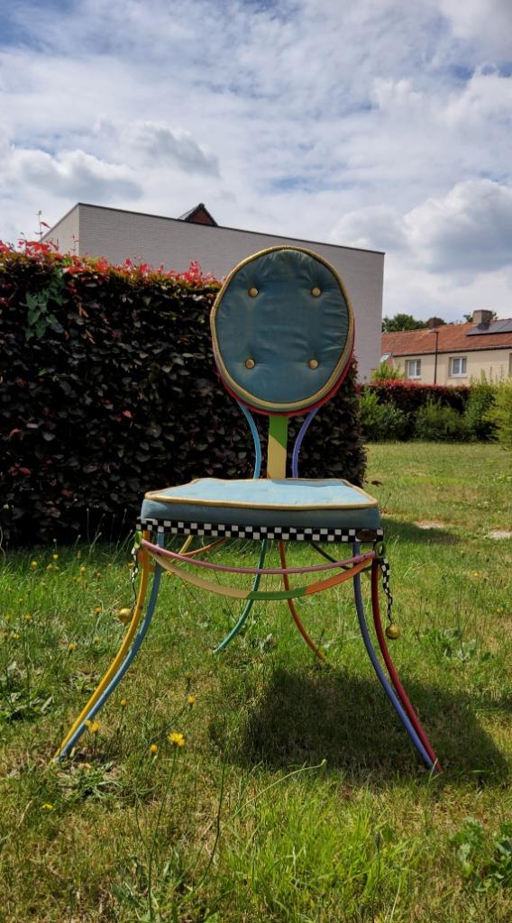 Stoel zeldzaam item uit de collectie Tom's Company, Ophalen