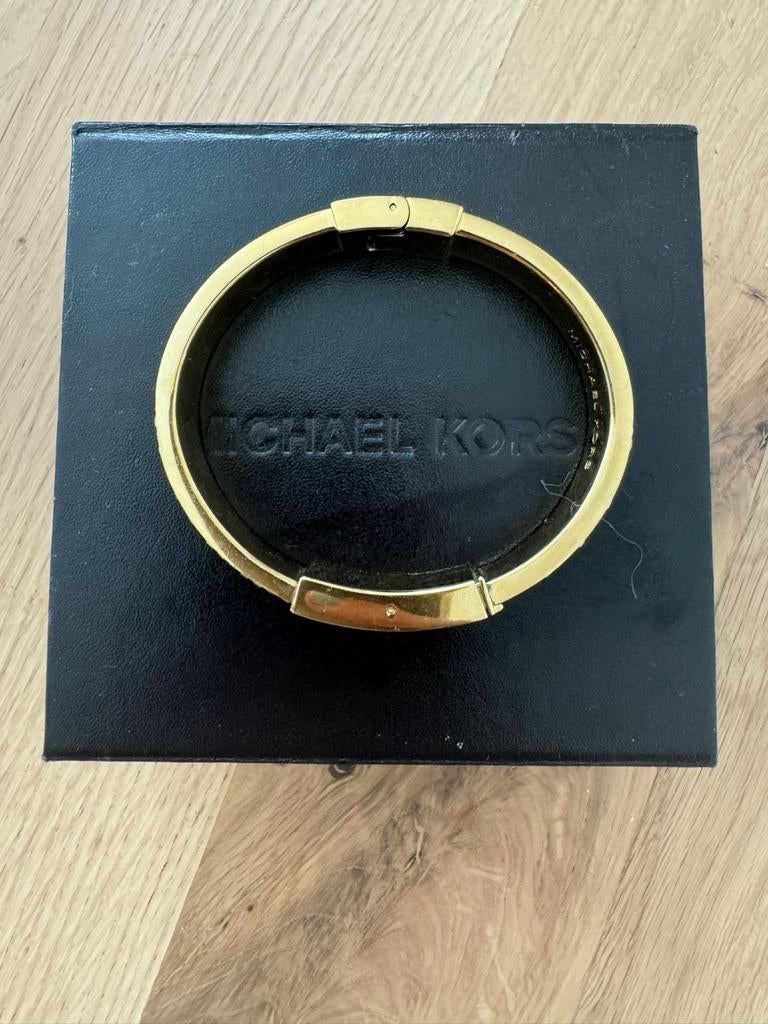 Michael Kors Crystal Hinged Bangle Bracelet, Handtassen en Accessoires, Armbanden, Ophalen, Nieuw, Goud
