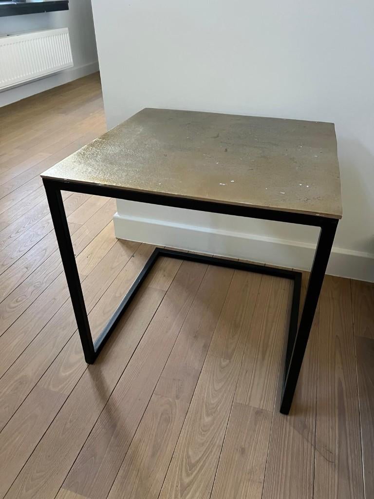 Industrieel bijzettafeltje met metalen blad, Huis en Inrichting, Tafels | Bijzettafels, Minder dan 55 cm, Gebruikt, Vierkant, Ophalen