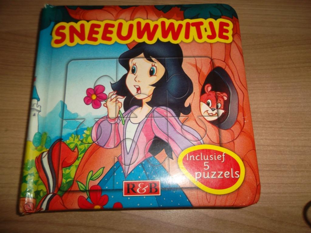 Sneeuwwitje vierkant boekje puzzels, Ophalen of Verzenden, Sneeuwwitje of Doornroosje, Zo goed als nieuw, Overige typen